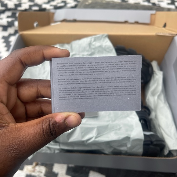 Barely used Balenciaga led runners - Picture 5 of 8